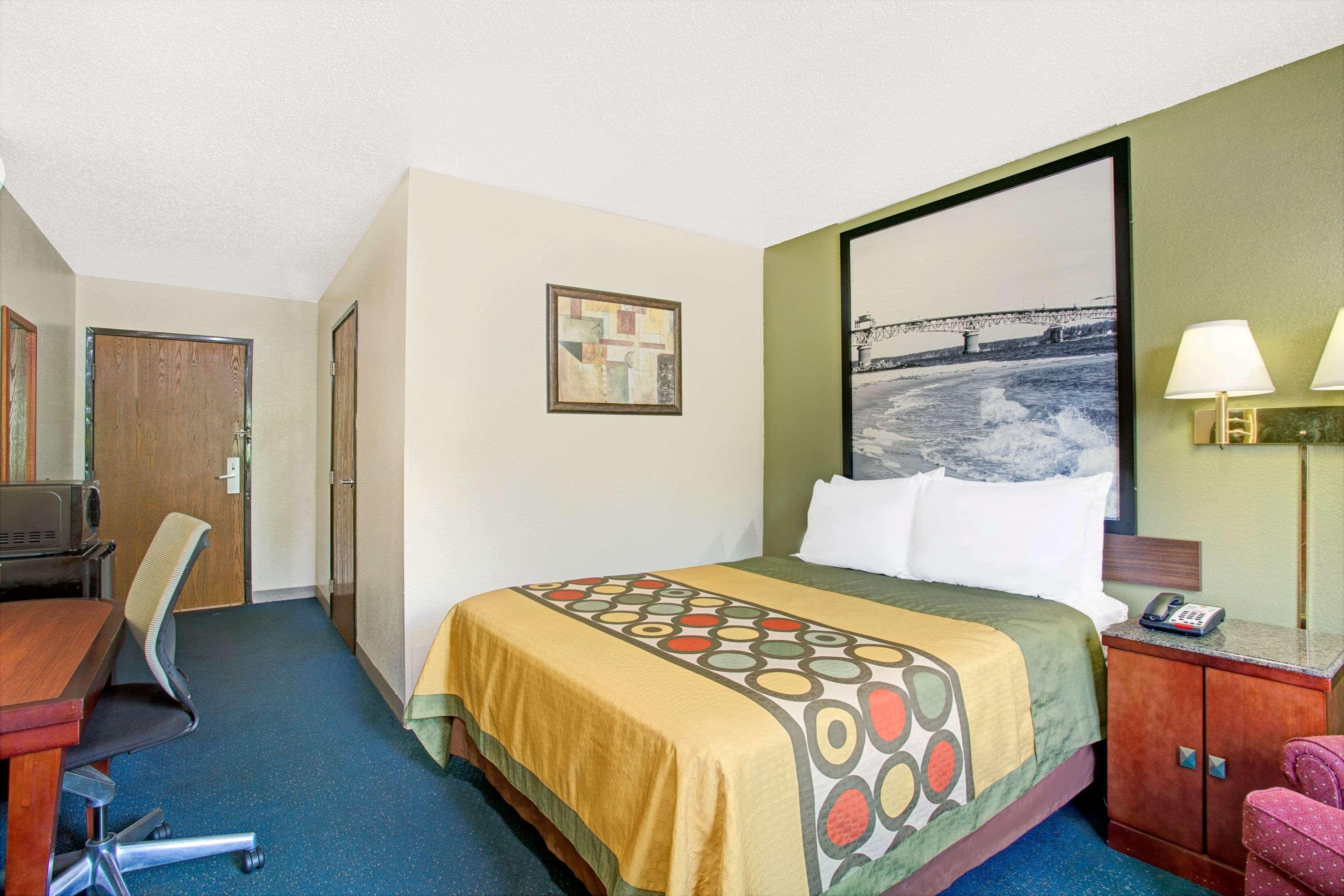 Super 8 By Wyndham Newport News/Jefferson Ave. Hotel Exterior foto